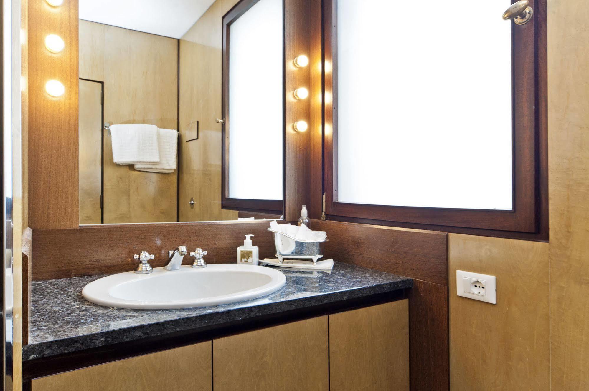 Elegant Terrace Apartment Near Piazza San Marco Last Floor No Lift Venice Ngoại thất bức ảnh