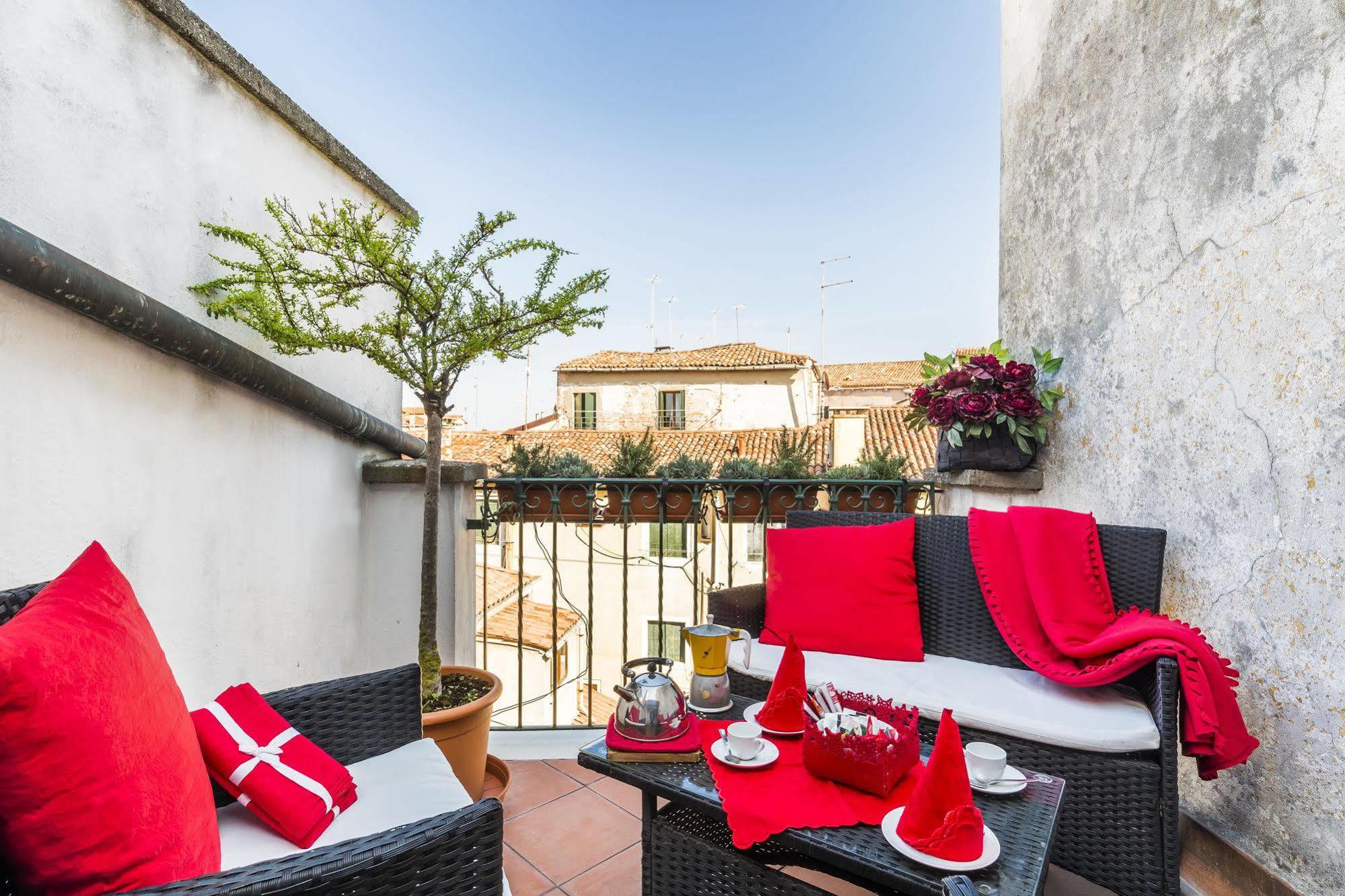 Elegant Terrace Apartment Near Piazza San Marco Last Floor No Lift Venice Ngoại thất bức ảnh